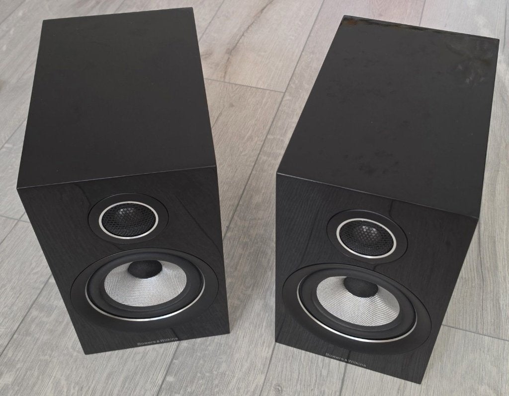 Bowers & Wilkins 707 S2