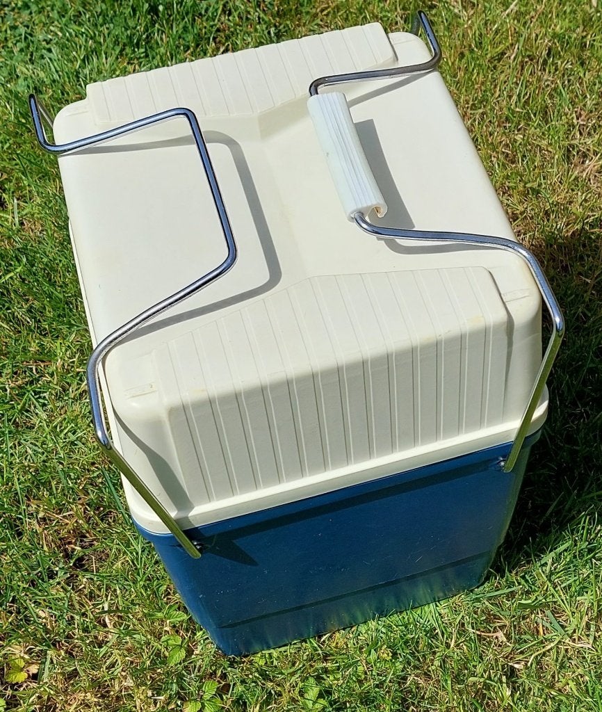 Coole koelbox, handig en degelijk, met solide sluitsysteem, Caravans en Kamperen, Koelboxen, Ophalen, Gebruikt, Koelbox, Koelelement