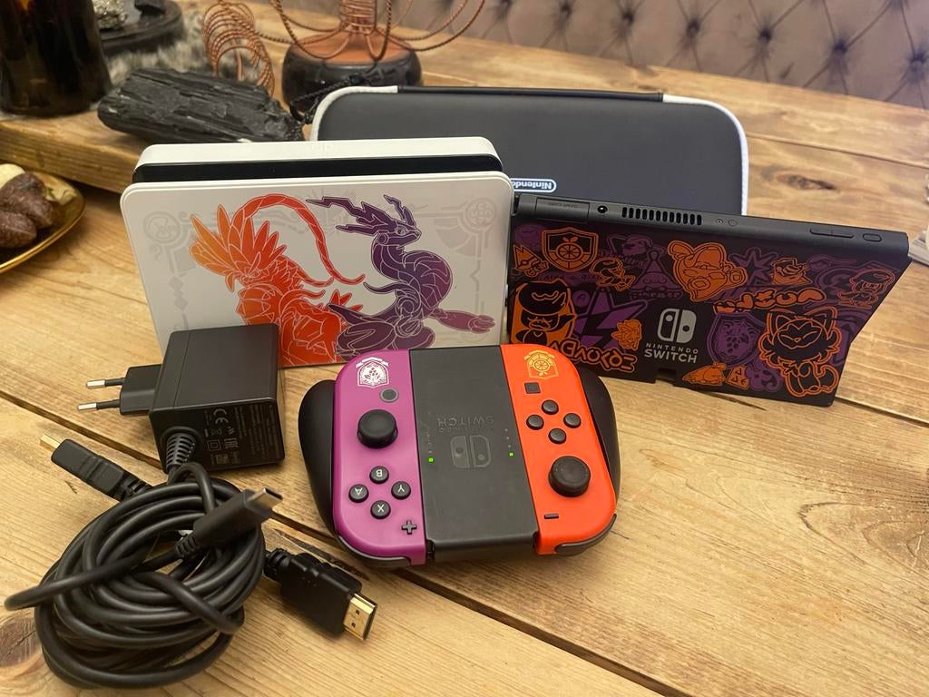 Nintendo Switch OLED Pokémon Scarlet & Violet Editie, Spelcomputers en Games, Spelcomputers | Nintendo Switch, Zo goed als nieuw