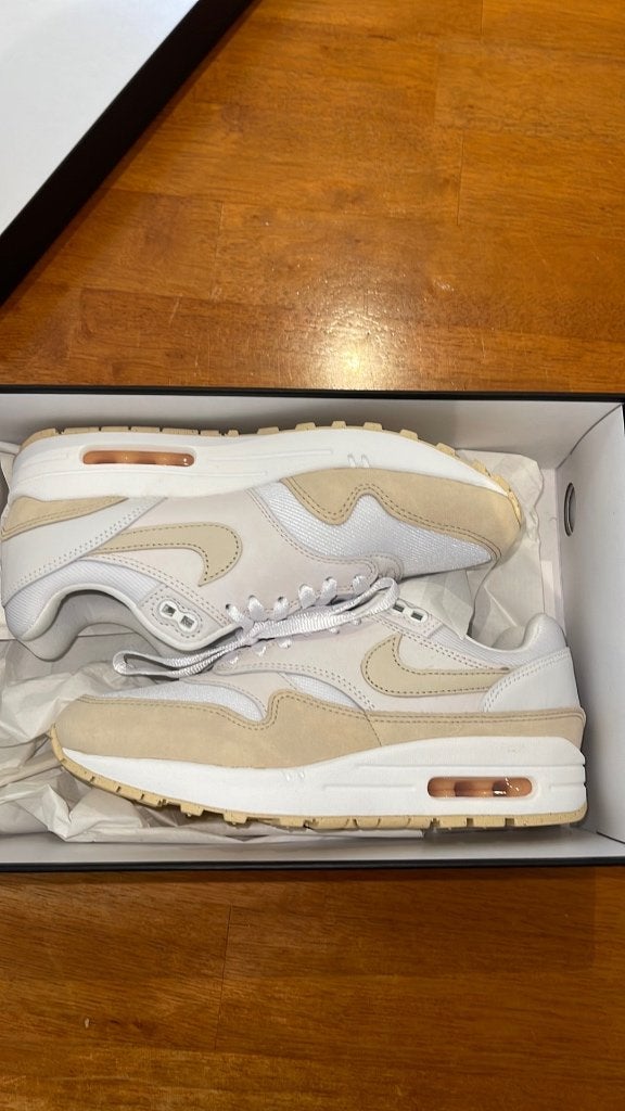 Nike Air Max 1 Premium Sanddrift (Women's) | Maat EU 38.5, Ophalen of Verzenden, Nieuw, Sneakers of Gympen