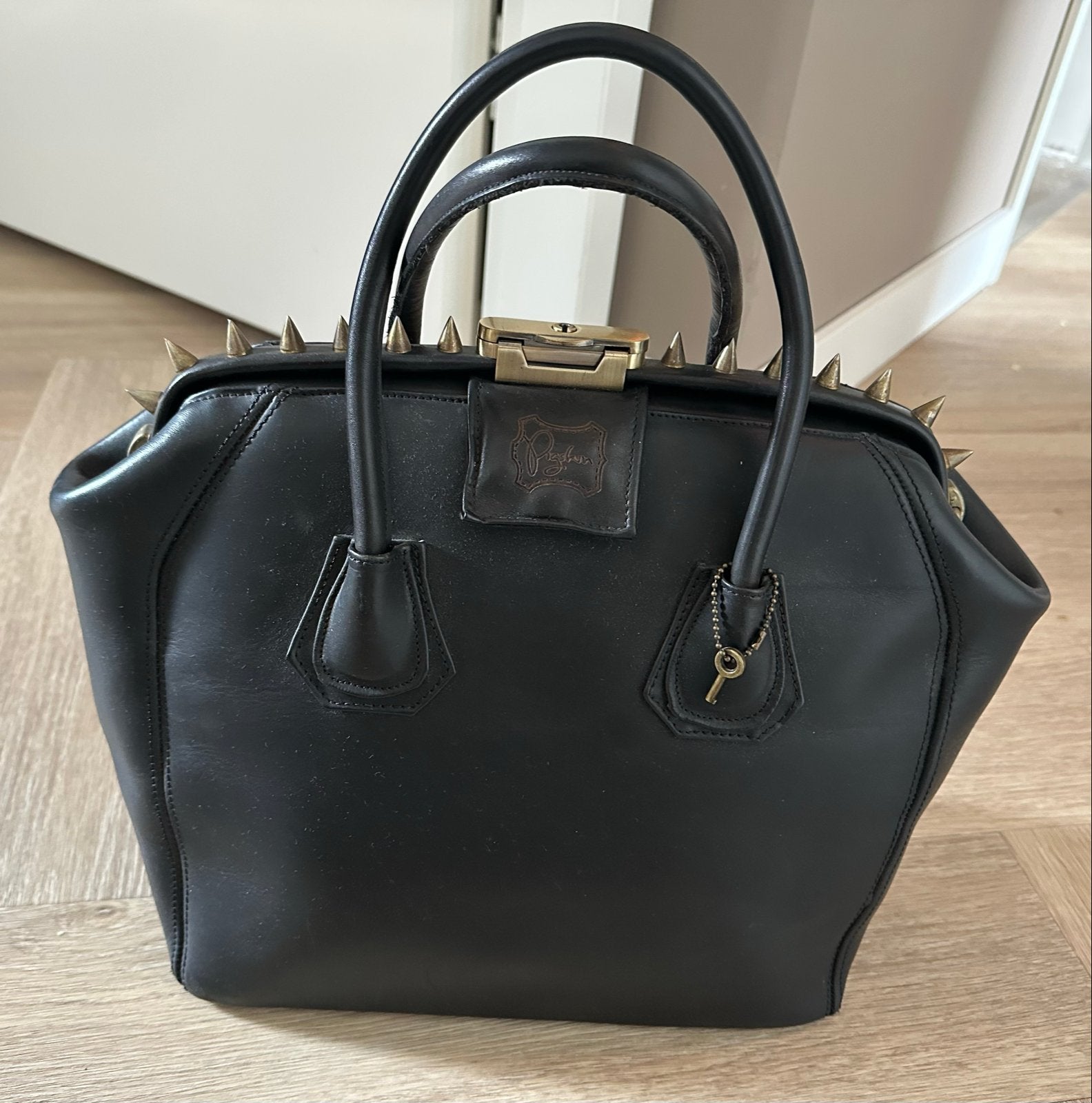 Zwarte Pigskin tas van echt leer met studs, Ophalen of Verzenden, Gebruikt, Zwart, Handtas