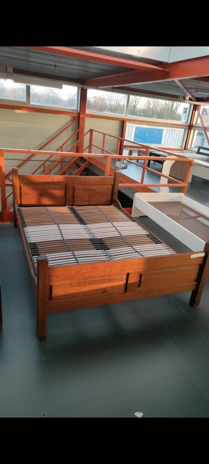 Donker houten bedframe met lattenbodem 140x200, Ophalen, Bruin, Tweepersoons, 140 cm