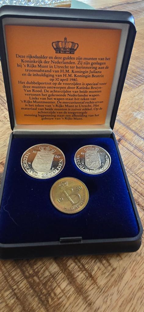 Herdenkingsset Troonsafstand Juliana & Inhuldiging Beatrix, Koningin Juliana, Setje, Zilver, Overige waardes