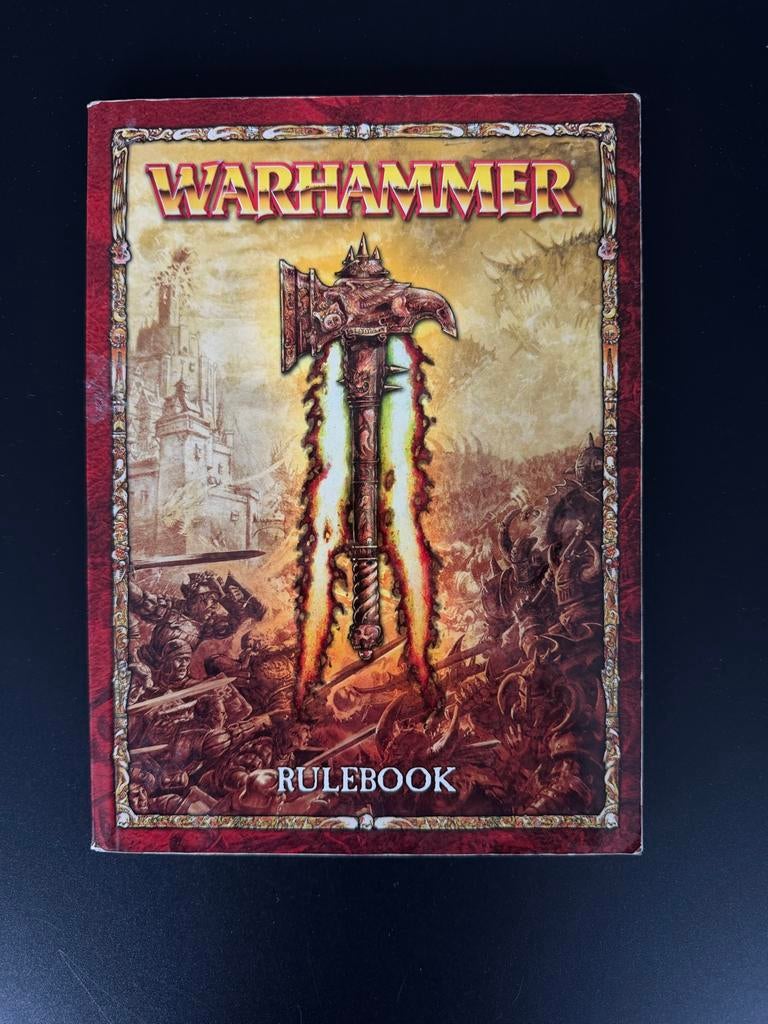 Warhammer 8th Editie Klein Regelboek, Ophalen of Verzenden, Zo goed als nieuw, Warhammer, Boek of Catalogus