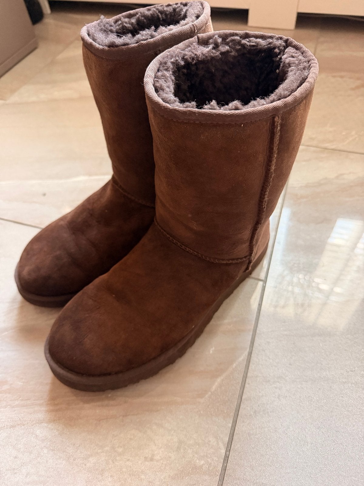 Uggs Classic Short Laarzen - Maat 43 - Bruin, Bruin, Boots, Ophalen of Verzenden, Zo goed als nieuw
