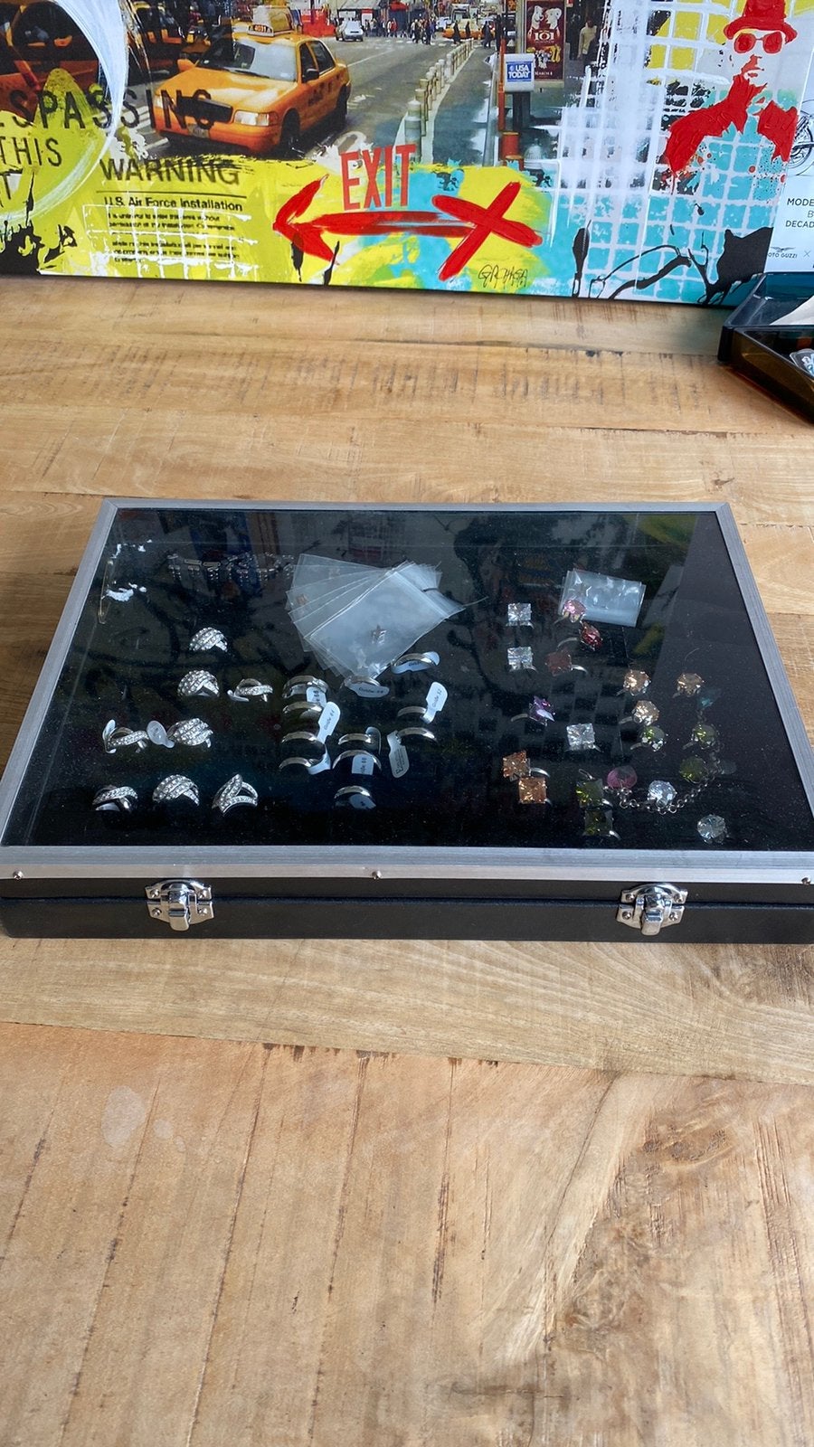 Vitrine met sieraden, Minder dan 50 cm, Met klep(pen), Glas, Ophalen of Verzenden