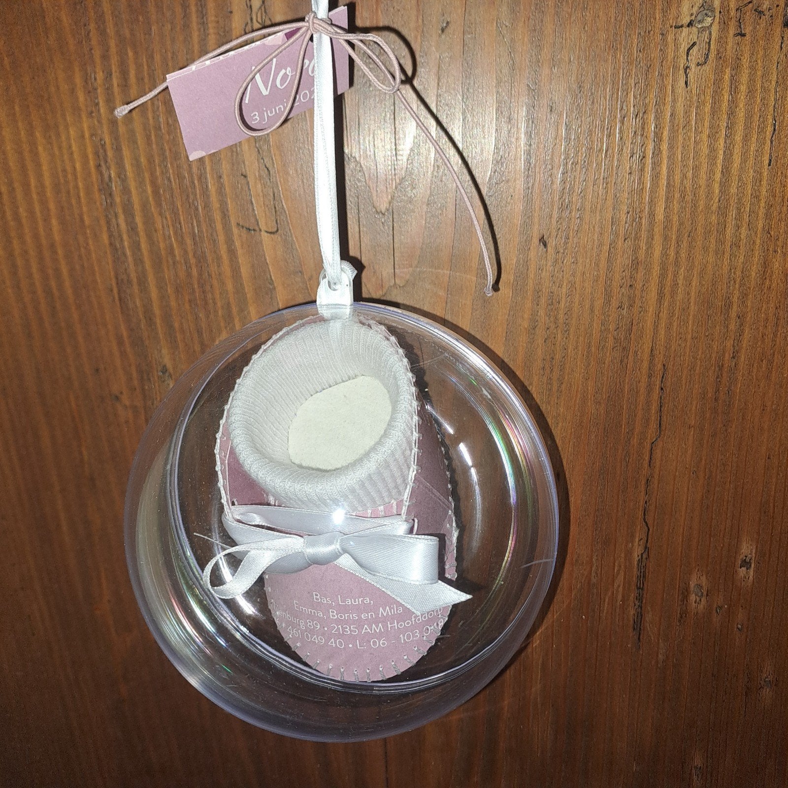 Geboorteschoentje met sokje en lint in transparante bol, Kinderen en Baby's, Kraamcadeaus en Geboorteborden, Ophalen of Verzenden