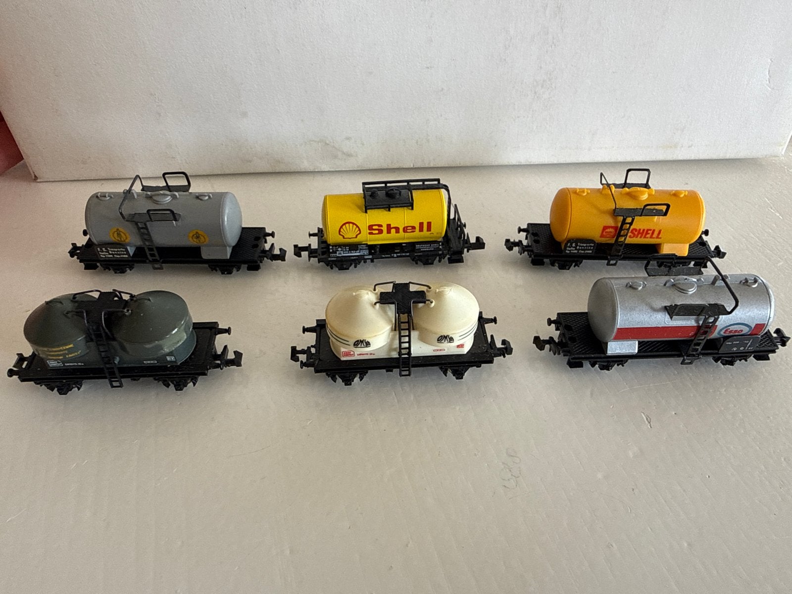 Minitrix N spoor tankwagens - Shell, Esso, en meer, Gebruikt, Gelijkstroom, Trix, Wagon