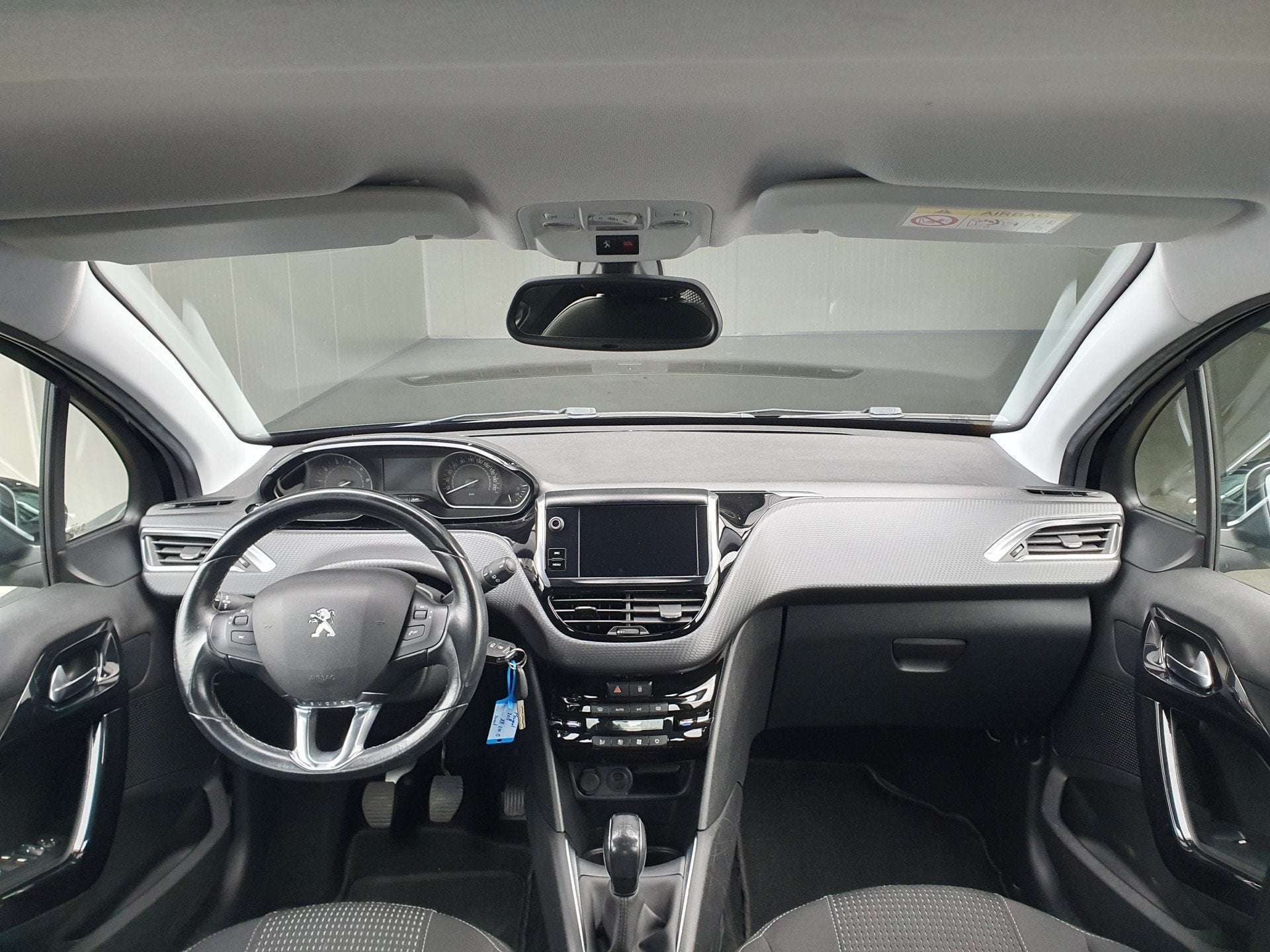 Peugeot 208 1.2 PureTech Blue Lease Allure NAVI/CARPLAY/CLIM, 83 pk, Stof, 1199 cc, Zwart