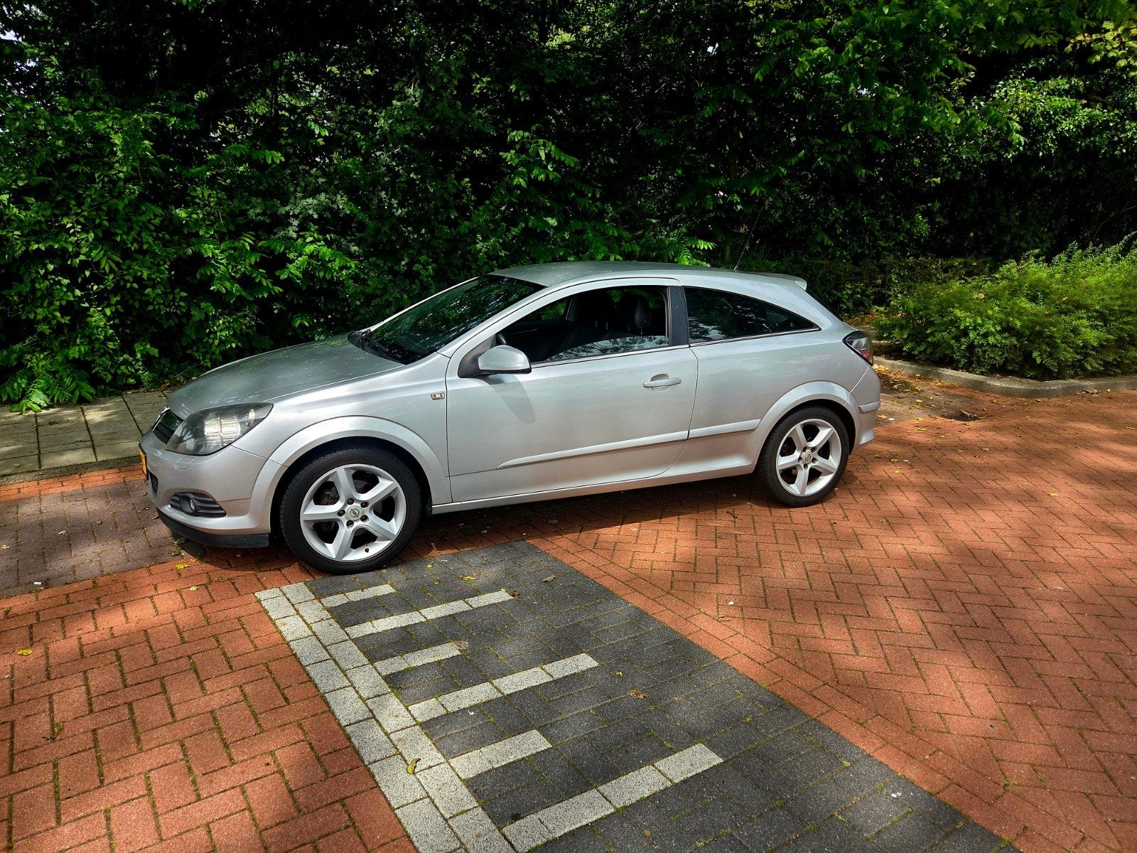 Opel Astra 1.6 16V GTC 2005 Grijs, 125 pk, 4 cilinders, 1165 kg, 1796 cc