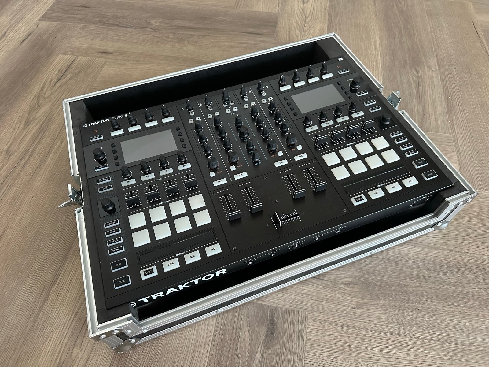 Traktor S8 DJ Controller met Traktor Pro 4 Licentie, Ophalen of Verzenden, Zo goed als nieuw, Dj-set, Overige merken