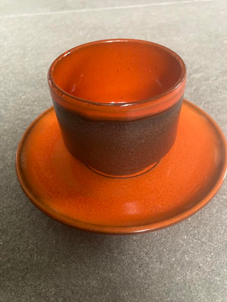 Retro lava kop en schotel, Ophalen of Verzenden, Aardewerk, Overige stijlen, Kop(pen) en/of Schotel(s)