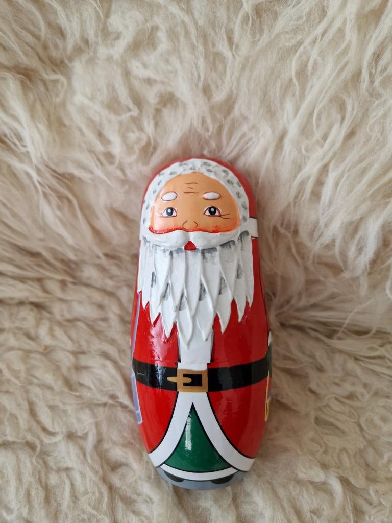 Kerstman Matroesjka, Ophalen