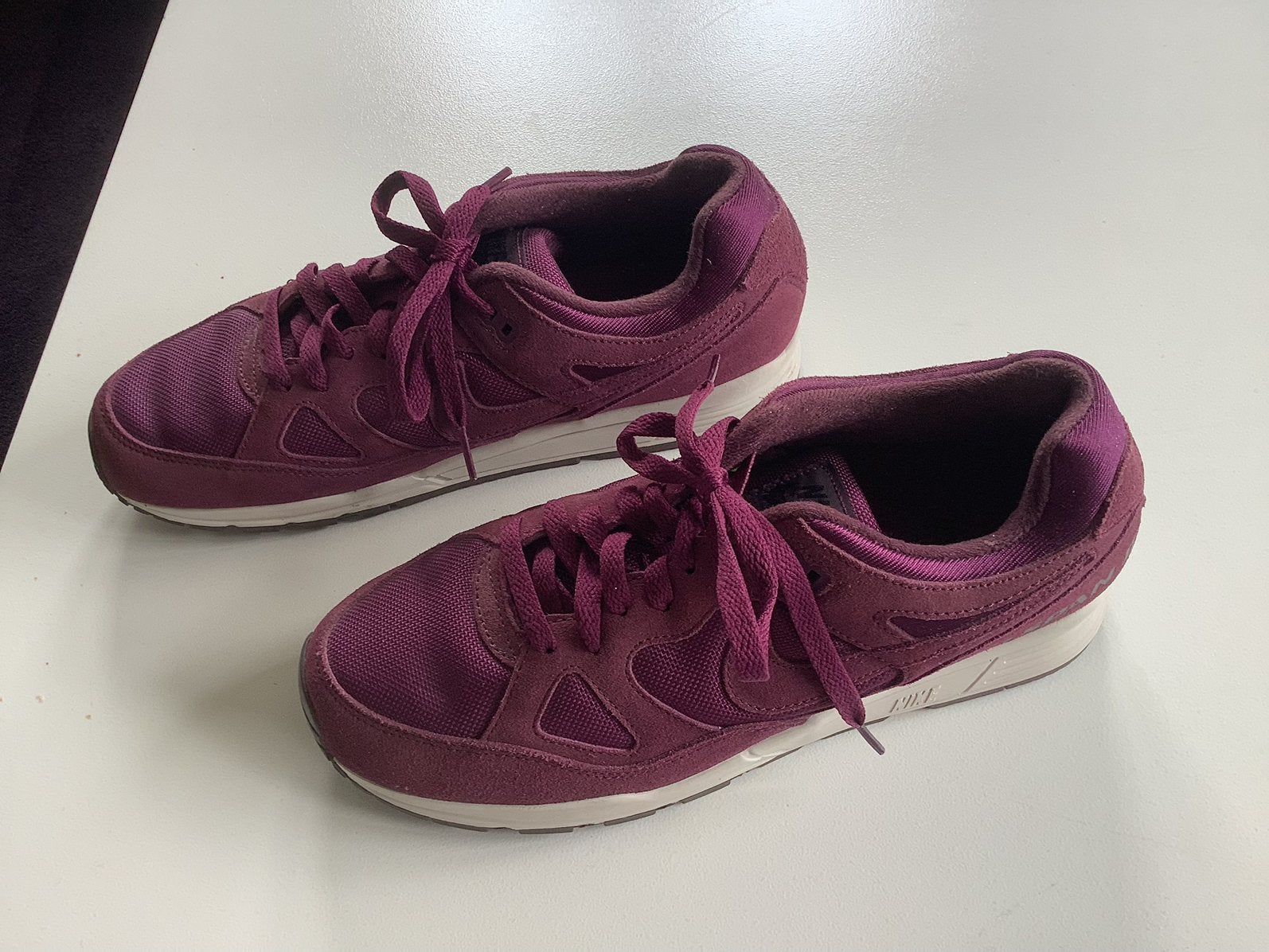 Nike sneakers 42,5, Kleding | Dames, Schoenen, Ophalen of Verzenden, Zo goed als nieuw, Overige kleuren
