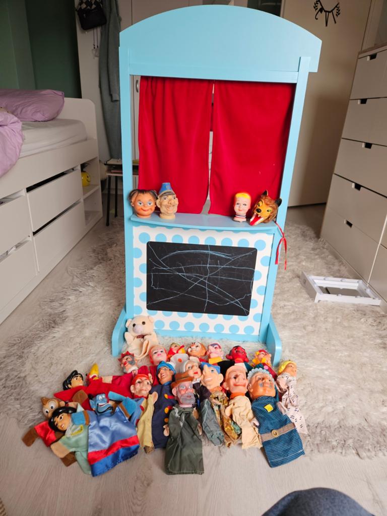 Poppenkast met 20 handpoppen en 4 vingerpoppen, Ophalen, Gebruikt, Overige typen