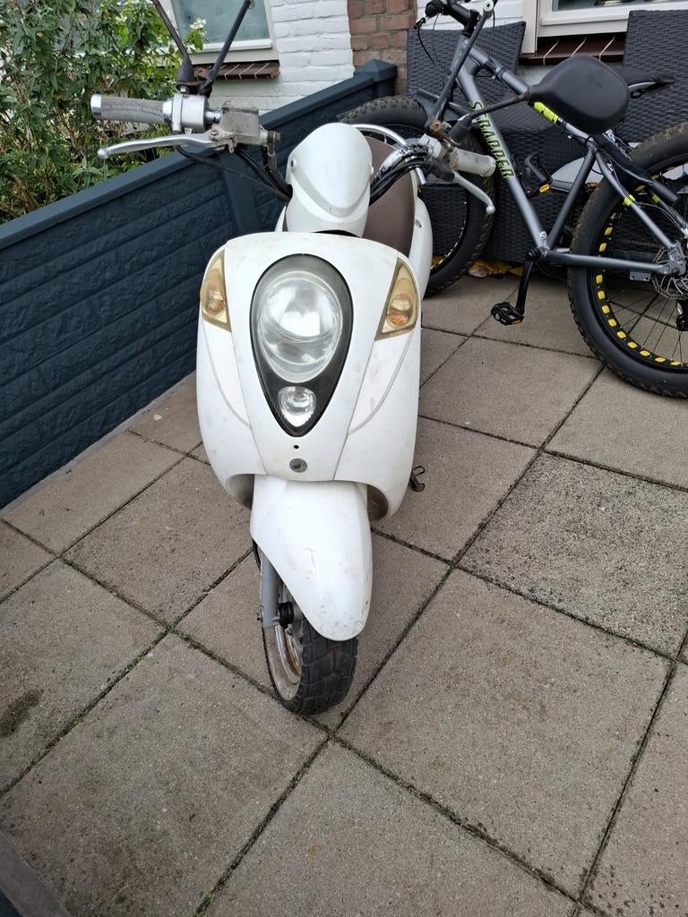 SYM Mio Scooter - Wit/Bruin, Ophalen of Verzenden, Gebruikt, Benzine, SYM