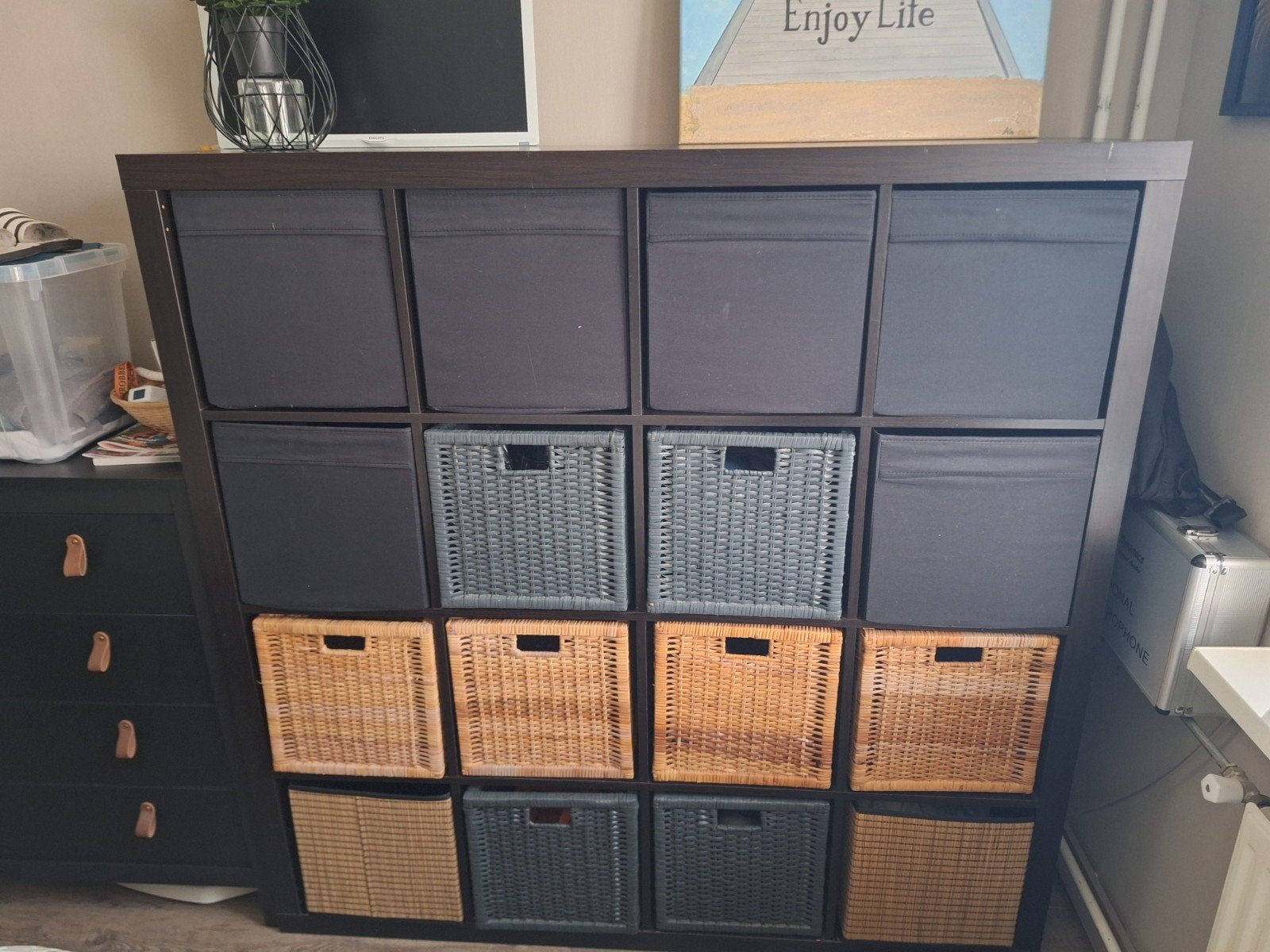 IKEA Kallax Kast met 16 vakken en opbergmanden, Huis en Inrichting, Met plank(en), Gebruikt, 100 tot 150 cm, 100 tot 150 cm