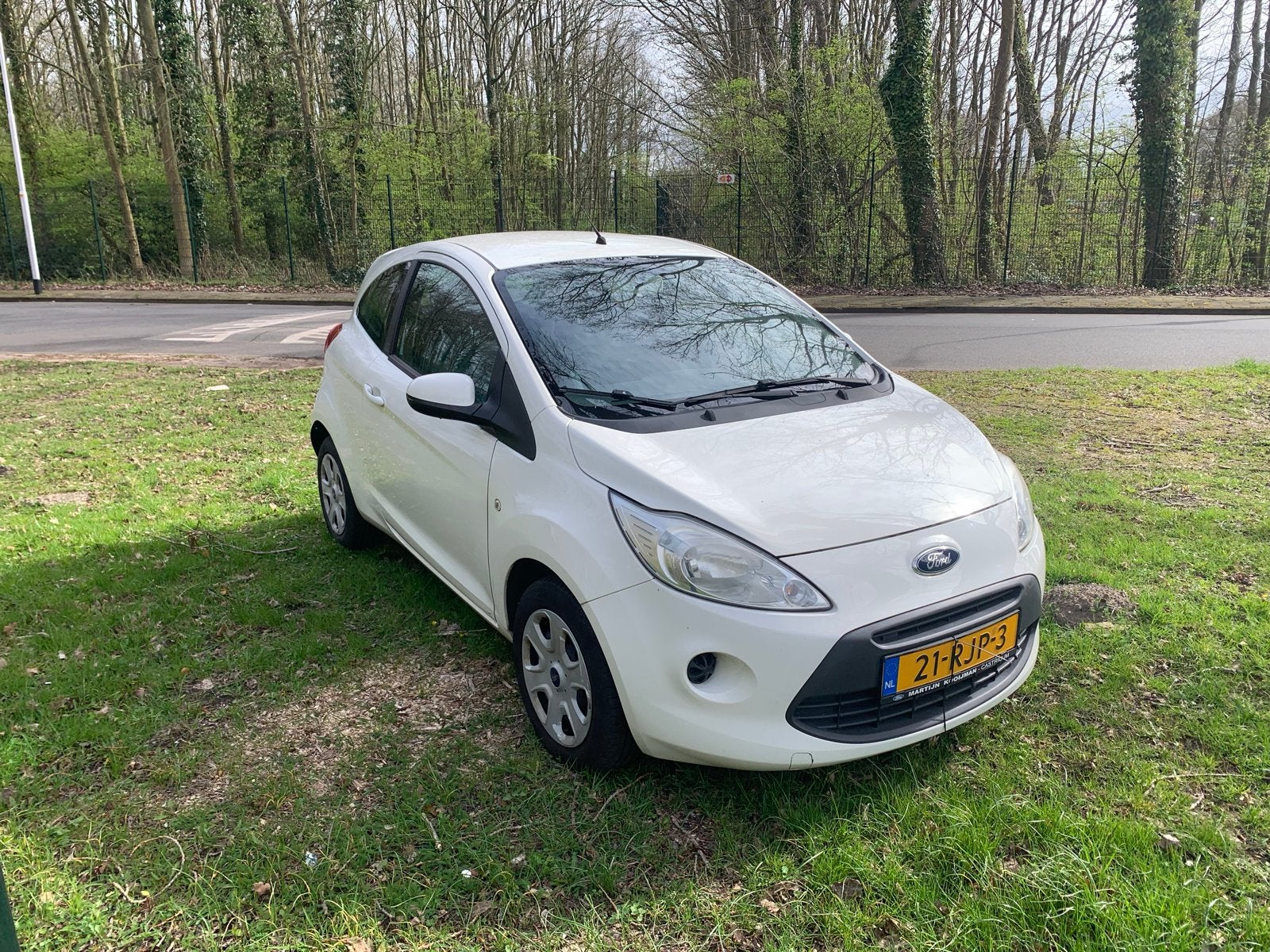 ford KA  echt dealer onderhouden leest tekst, Auto's, Voorwielaandrijving, Stof, 1242 cc, 4 cilinders