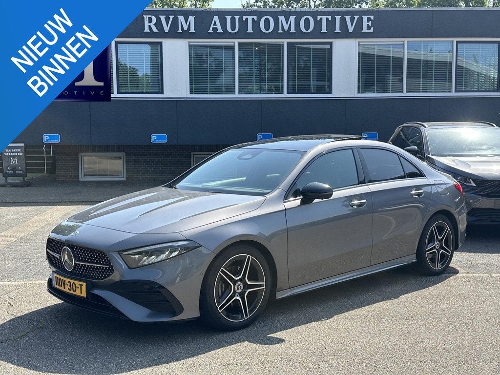Mercedes-Benz A-klasse 200 AMG Line PANORAMADAK | WIDESCREEN, Gebruikt, Leder en Stof, 163 pk, Bedrijf