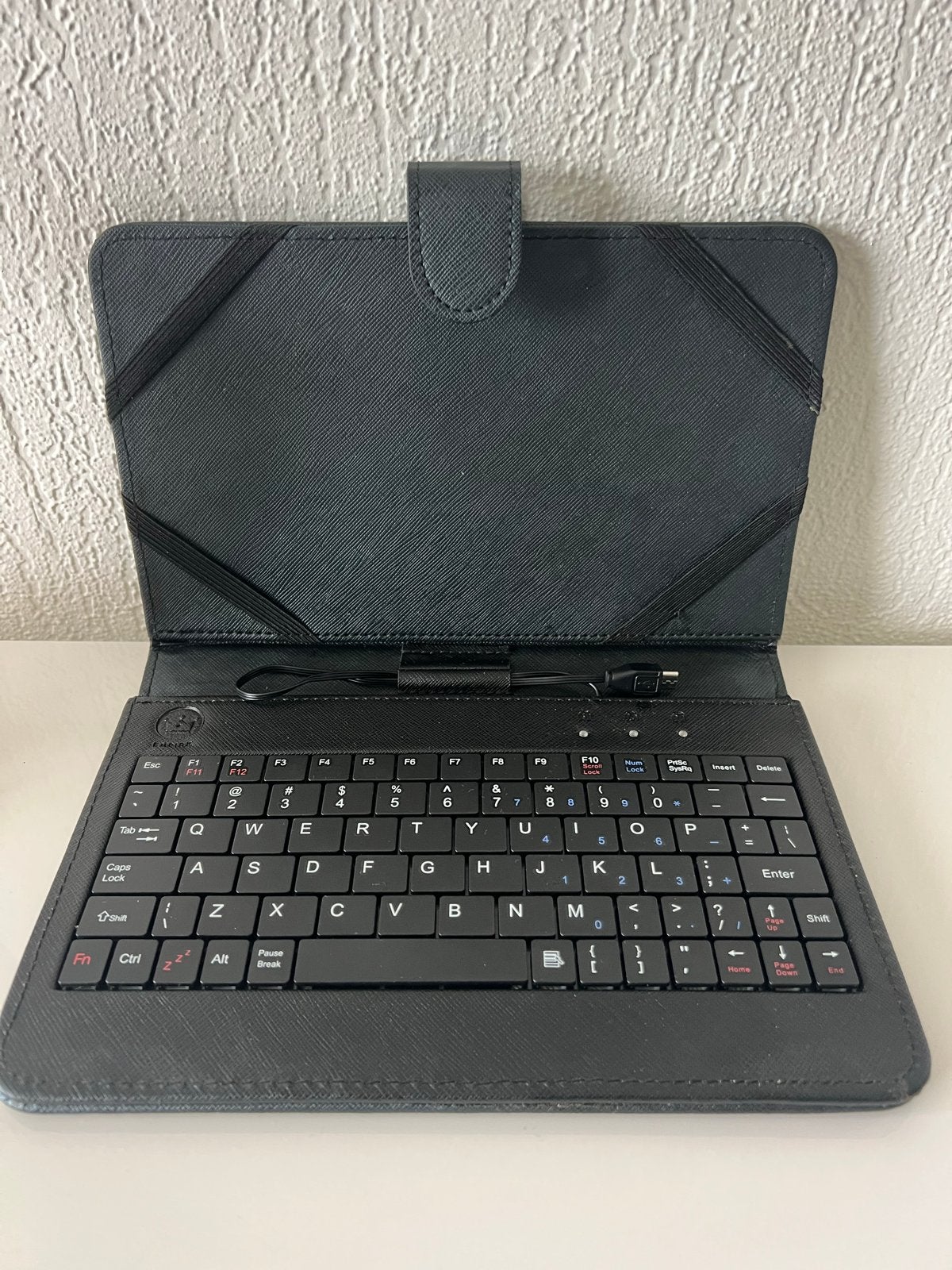 Tablet hoes met QWERTY toetsenbord - Bedraad, Ophalen of Verzenden, Qwerty, Zo goed als nieuw, Bedraad