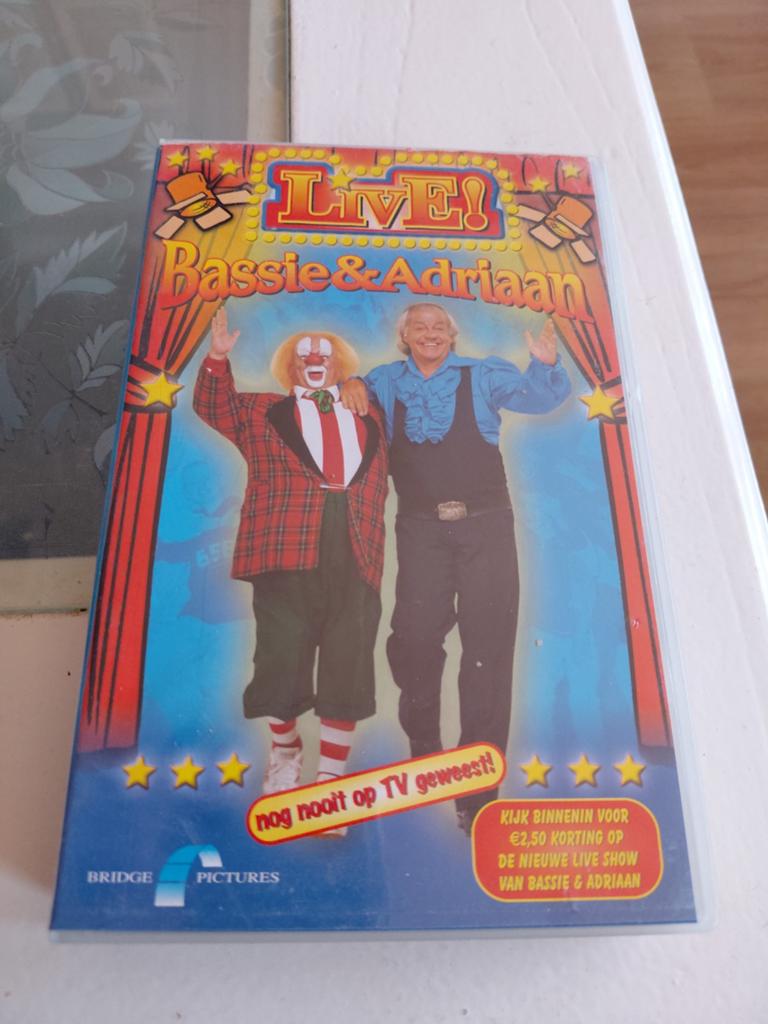 Bassie en Adriaan LIVE videoband., Cd's en Dvd's, VHS | Kinderen en Jeugd, Gebruikt, Alle leeftijden, Kinderprogramma's en -films