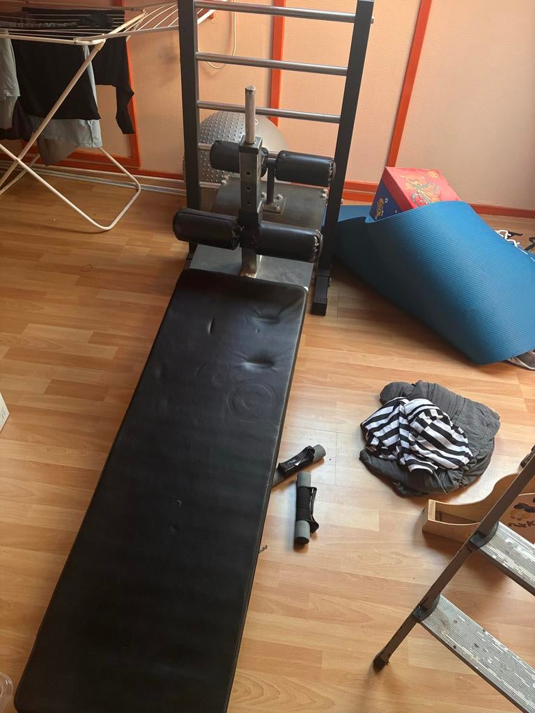 Buikspierbank/ situp bank, Sport en Fitness, Ophalen, Overige materialen, Krachtstation, Zo goed als nieuw