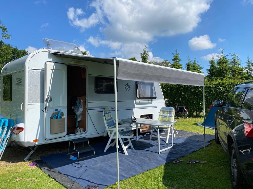 Knaus Sport 450 FU(FS) Stalling Fransbed Rondzit Voortent, Caravans en Kamperen, Rondzit, Frans bed, Particulier, 4 tot 5 meter