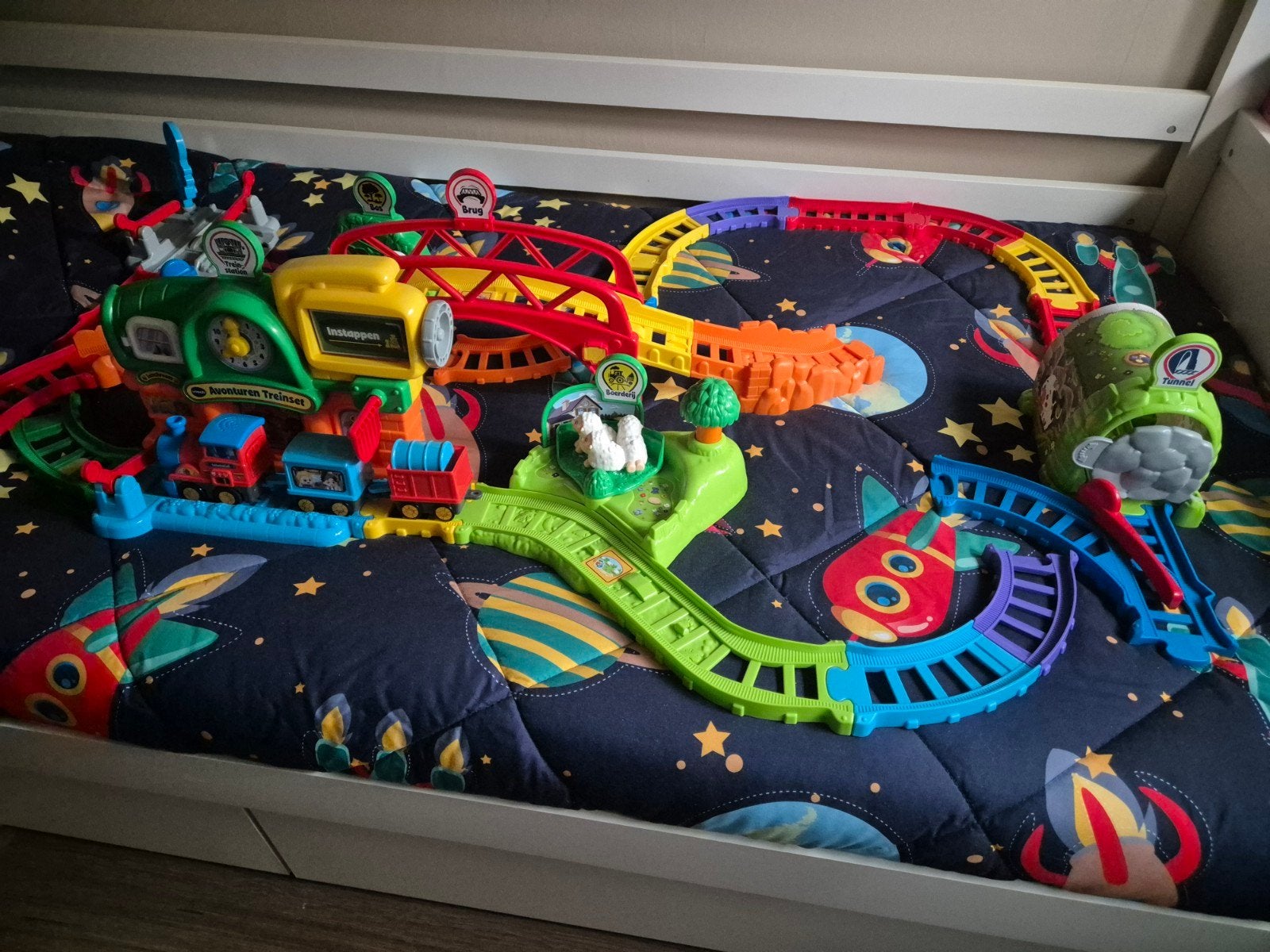 Avonturen treinset V-tech, met Lucas de locomotief, Kinderen en Baby's, Ophalen of Verzenden, Nieuw, Elektronica, Met geluid