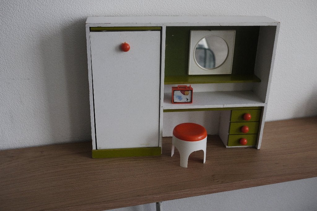 Barbie meubel jaren 70 opklapbed en tv vast mooi, Ophalen of Verzenden, Gebruikt, Accessoires