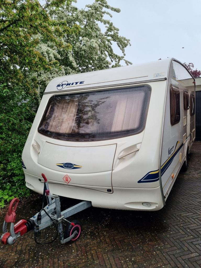 Sprite Super 490 CF met Frans bed en mover, Caravans en Kamperen, Caravans, Rondzit, Particulier, Schokbreker, Tot en met 4