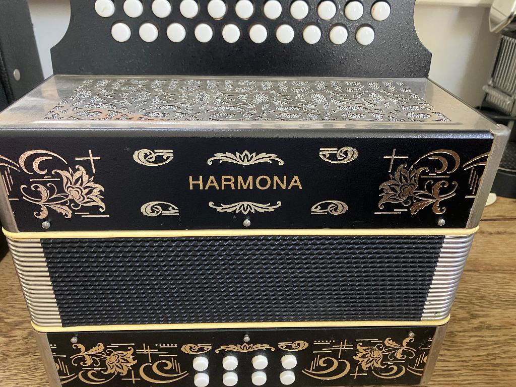 Trekzak Harmona bijna nieuw, Overige formaten, Met koffer, Zo goed als nieuw, Knopaccordeon