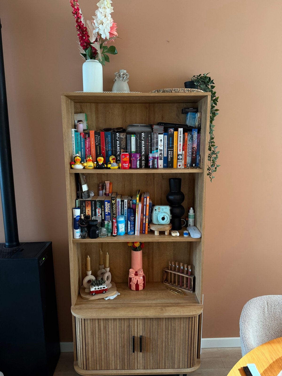 Boekenkast met schuifdeurtjes - Zo goed als nieuw, Huis en Inrichting, Ophalen, 50 tot 100 cm, Zo goed als nieuw, 150 tot 200 cm