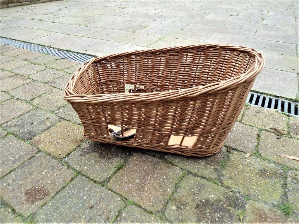 Groot formaat rieten honden fietsmandje voor achterop fiets, Dieren en Toebehoren, Basil, Ophalen, Zo goed als nieuw, Hondenfietsmand