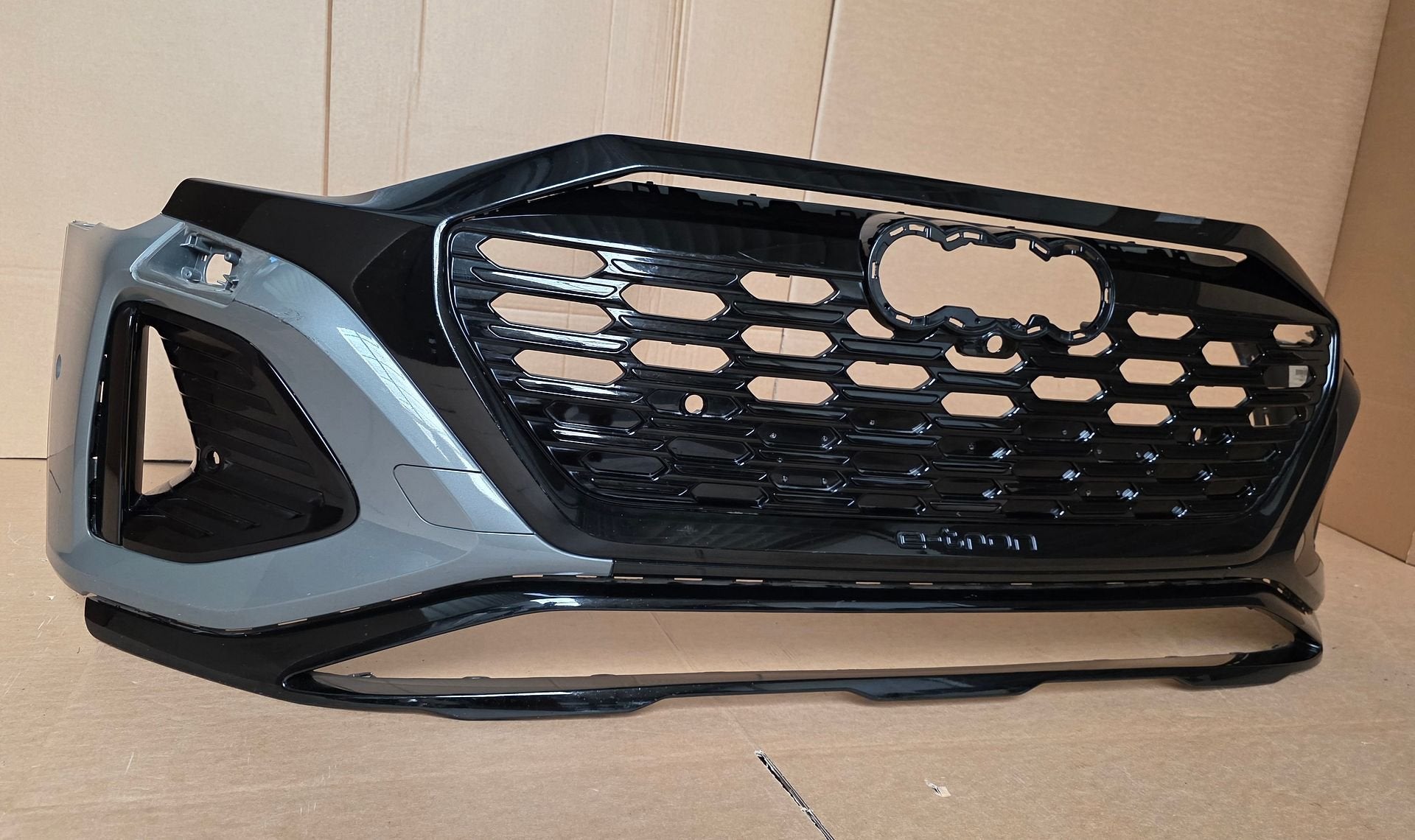 Voorbumper Audi Q8 S-line 4KE SQ8 E-TRON 6xPDC ETRON BUMPER, Auto-onderdelen, Gebruikt, -, Voor, Bumper