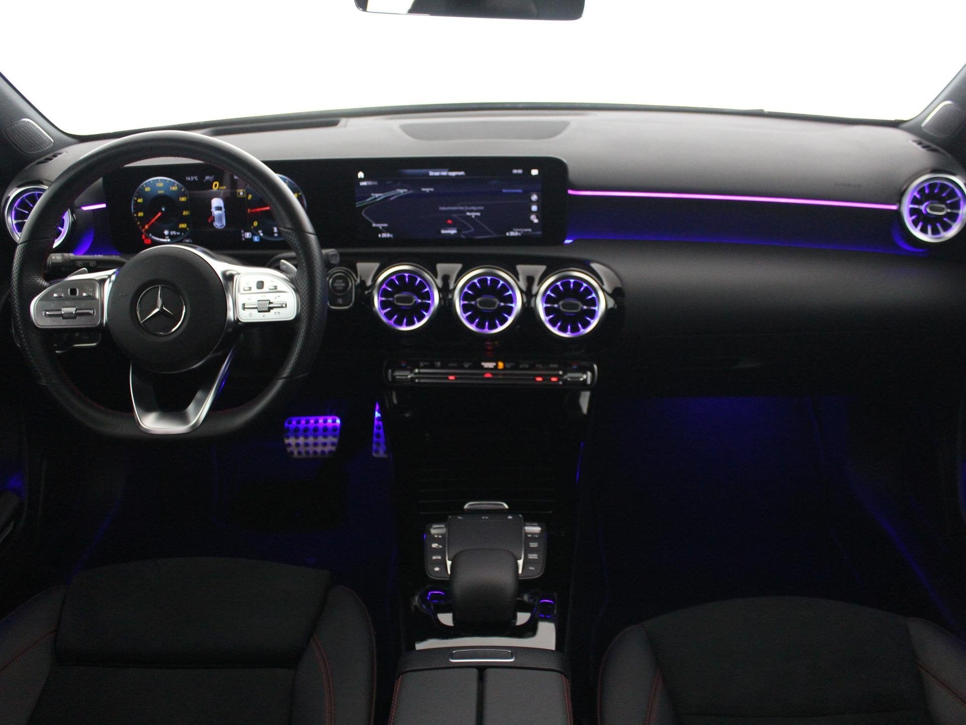 Mercedes-Benz A-klasse 180 Premium Plus AMG AUTOMAAT | PANOR, 12 maanden, 136 pk, Gebruikt, 4 cilinders