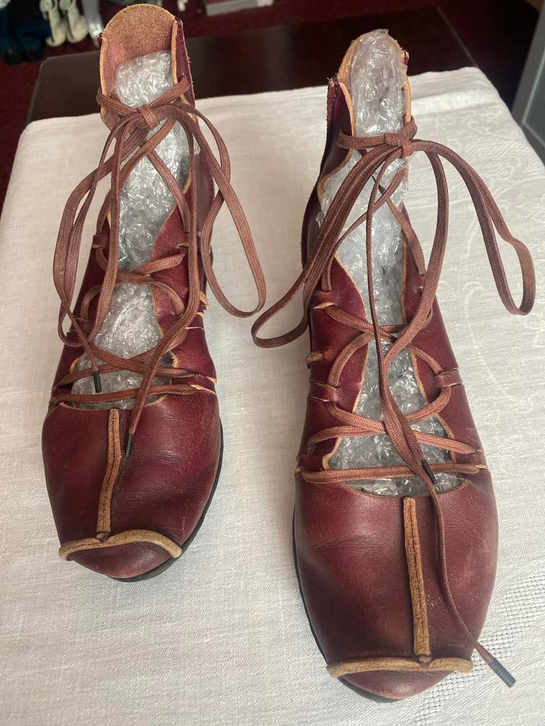 Trippen Bordeaux rode leren schoenen - Maat 38/39, Kleding | Dames, Schoenen, Ophalen of Verzenden, Gedragen, Rood, Schoenen met lage hakken