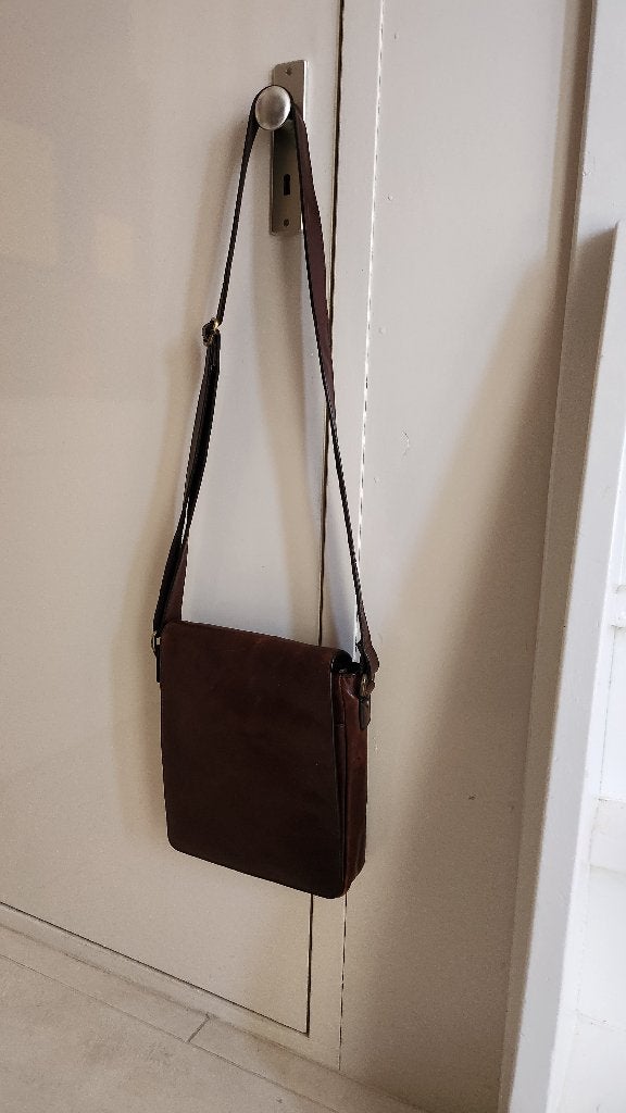 Leren iPad tas, Ophalen of Verzenden, Zo goed als nieuw, 11 inch, Bescherming voor- en achterkant