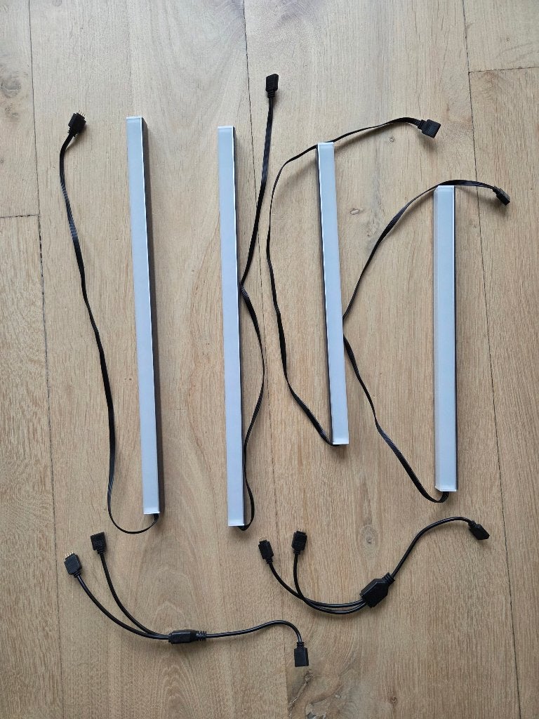 4 ARGB LED-strips voor PC, magnetisch, gekleurd, 2 kabels, Computers en Software, Overige Computers en Software, Gebruikt, Ophalen of Verzenden