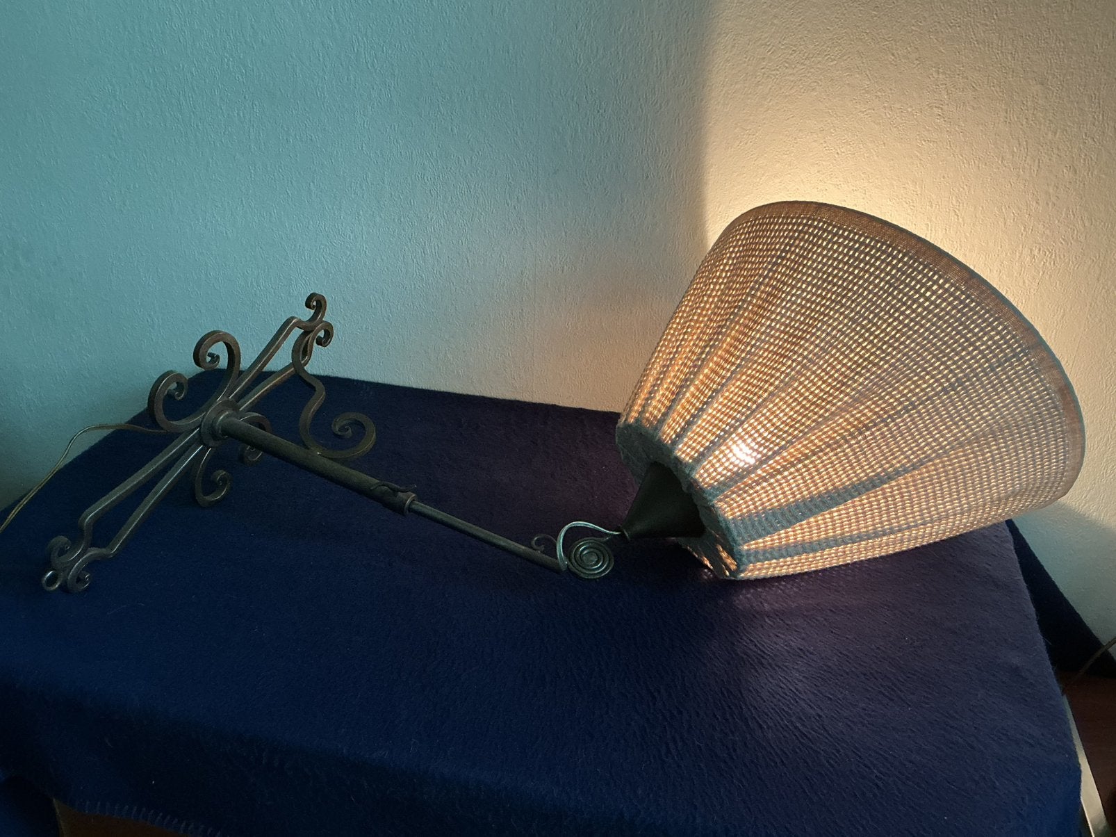 antieke Franse smeedijzeren wandlamp, Gebruikt, Inclusief lichtbron, Metaal, Overige kleuren
