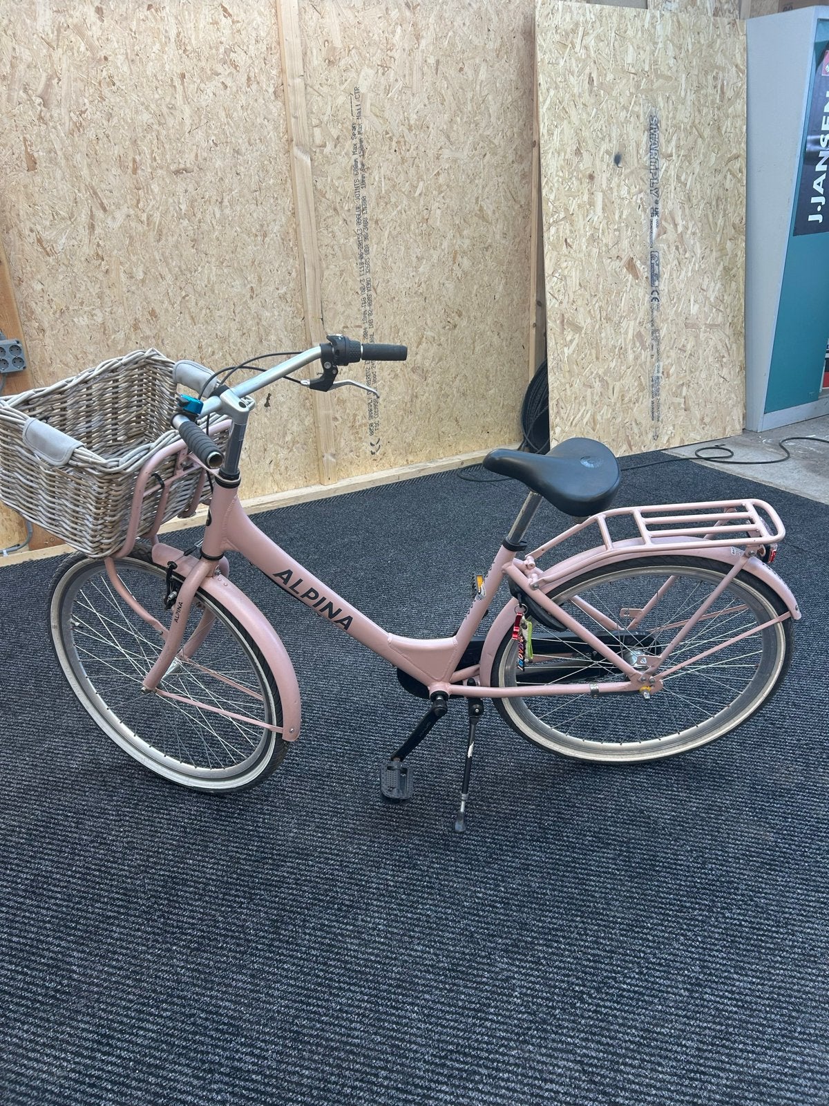 Alpina Meisjesfiets 26 inch met mandje, Gebruikt, Velgrem, Handrem, Ophalen