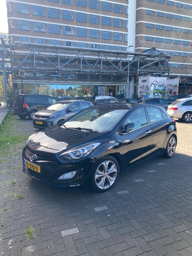 Hyundai i30 1.6 GDI 5DR 2012 Zwart, Auto's, Voorwielaandrijving, Dealer onderhouden, 4 cilinders, 139 pk
