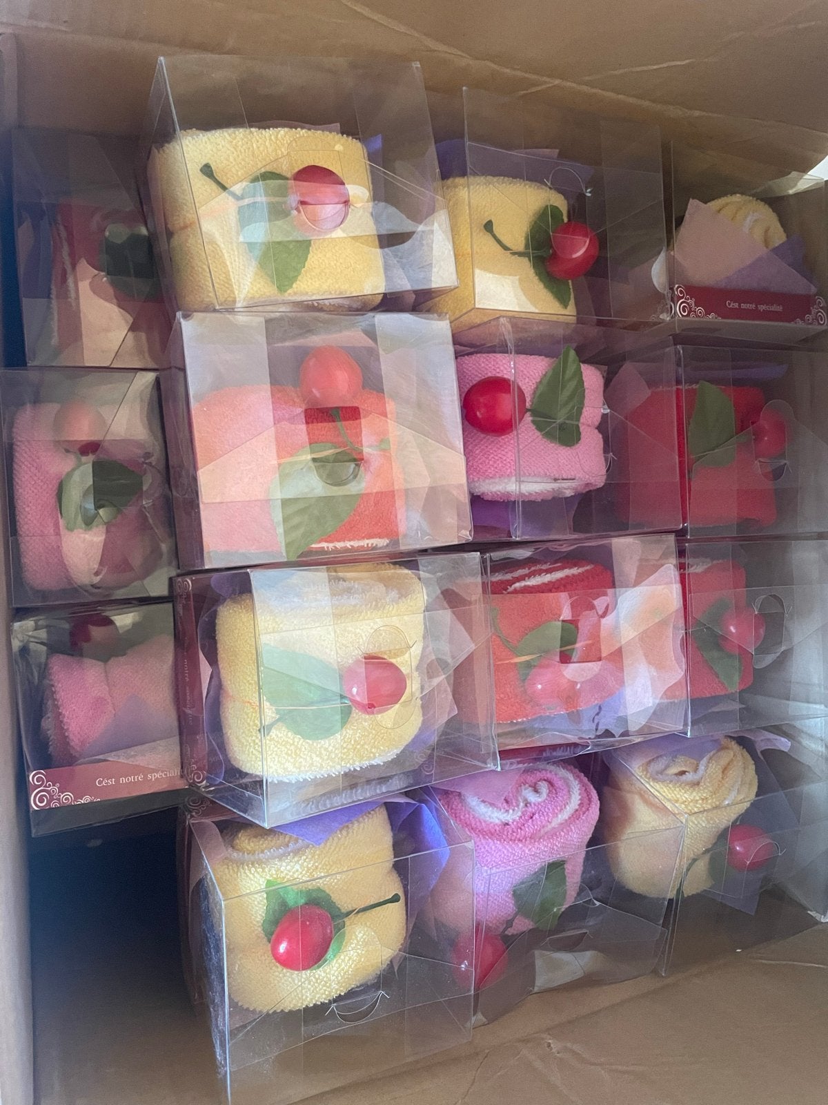 Leuke handdoekjes in de vorm van een gebakje, Ophalen of Verzenden, Nieuw, Feestartikel, Verjaardag