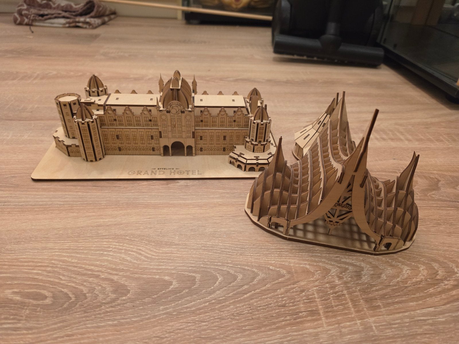 houten 3 puzzel miniatuur ingang en hotel eftwling, Verzamelen, Ophalen of Verzenden, Button of Speldje