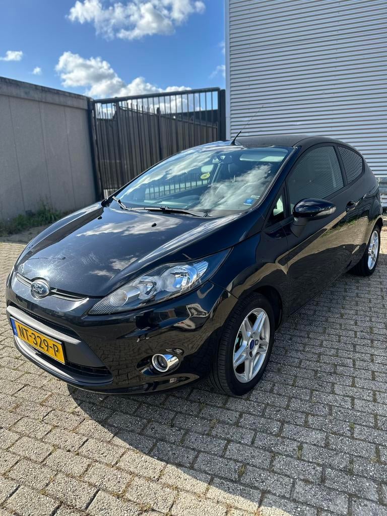 Ford Fiesta 1.2 LİMİTED Bluetooth Airco ! Vaste Prijs !, Auto's, Ford, Voorwielaandrijving, Zwart, Zwart, Handgeschakeld