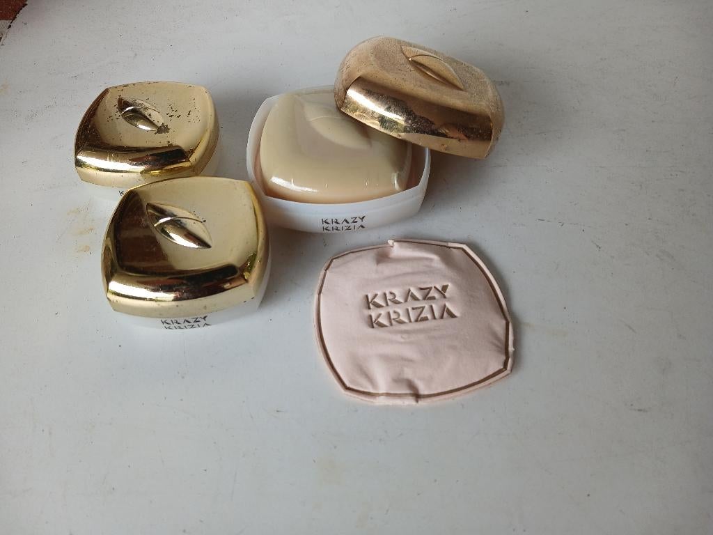 RARITEIT !!!! Krazy Krizia zeep 100 gram en 2 gastenzeep, Verzenden, Zo goed als nieuw, Overige typen, Gevuld