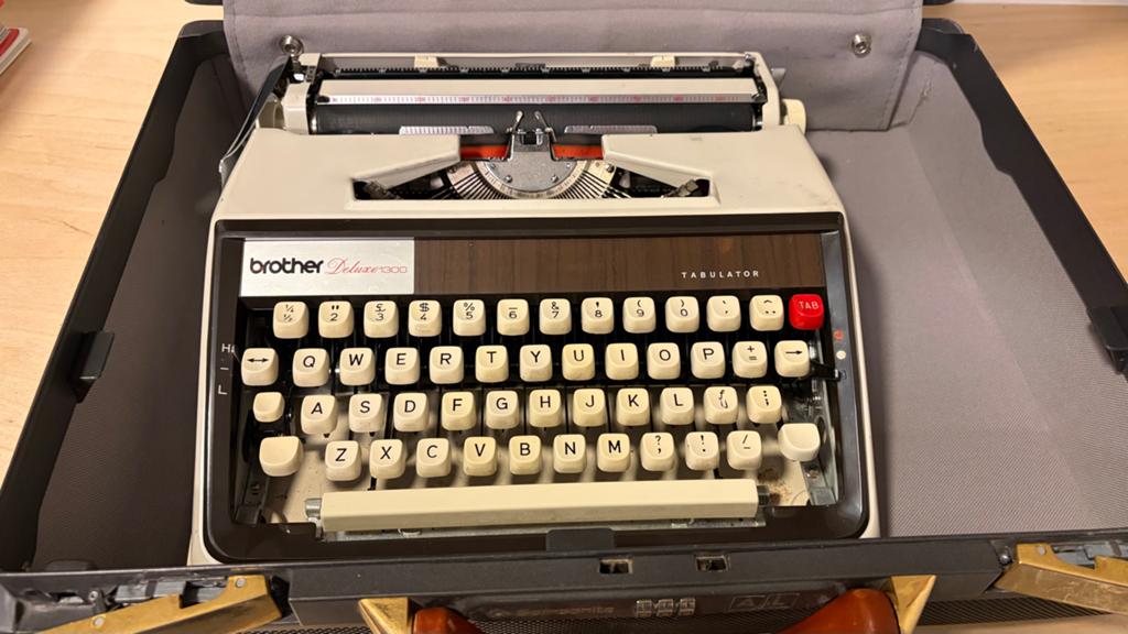 Brother Deluxe 1300 typemachine inclusief koffer, Ophalen, Gebruikt