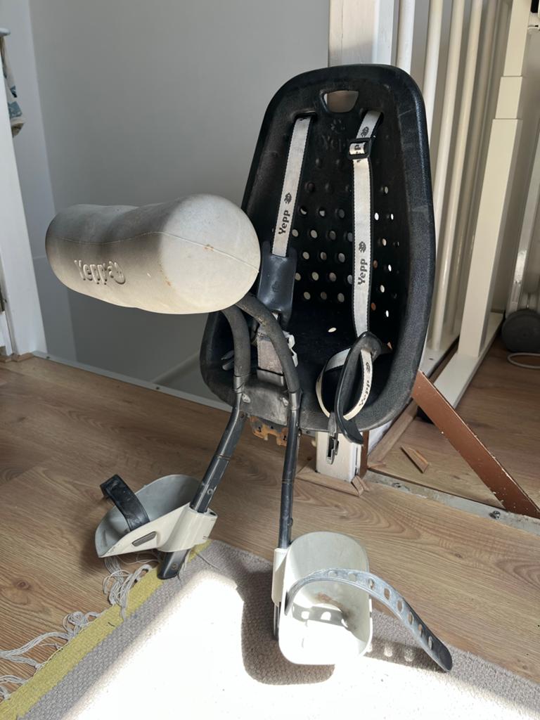 Thule Yepp Voorzitje Zwart met Windscherm, Ophalen of Verzenden, Gebruikt, Voetsteuntjes, Voorzitje