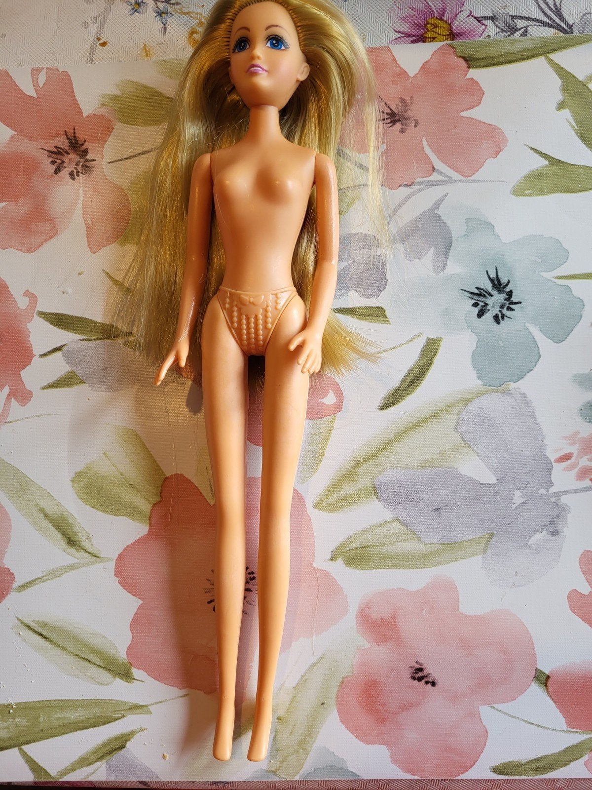 Zuru barbie doll, Verzamelen, Poppen, Verzenden, Pop
