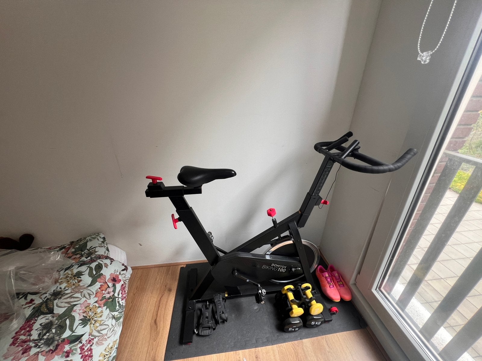 Domyos 100 Indoor Training Bike met Look Keo Pedalen, Ophalen, Zo goed als nieuw, Metaal, Benen