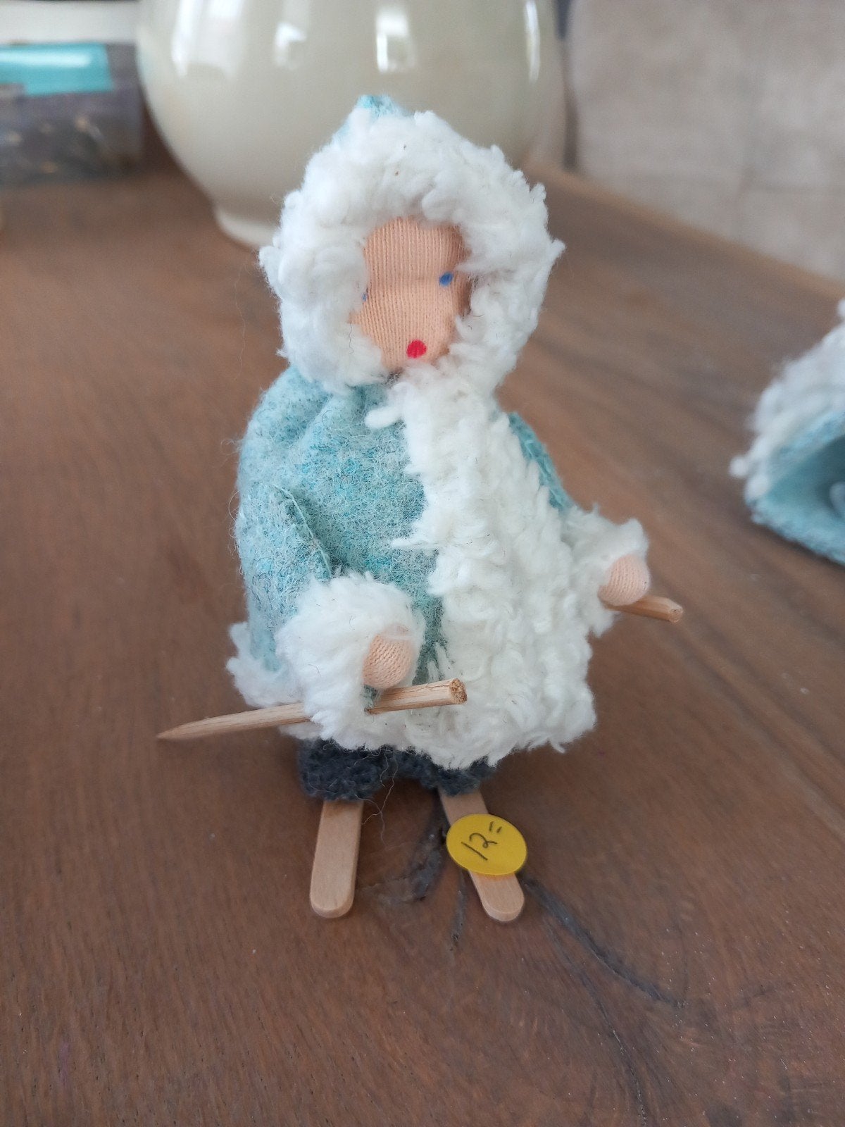 Eskimo op skies vilt seizoenstafel vrijeschool, Ophalen of Verzenden, Nieuw, Figuurtje(s)